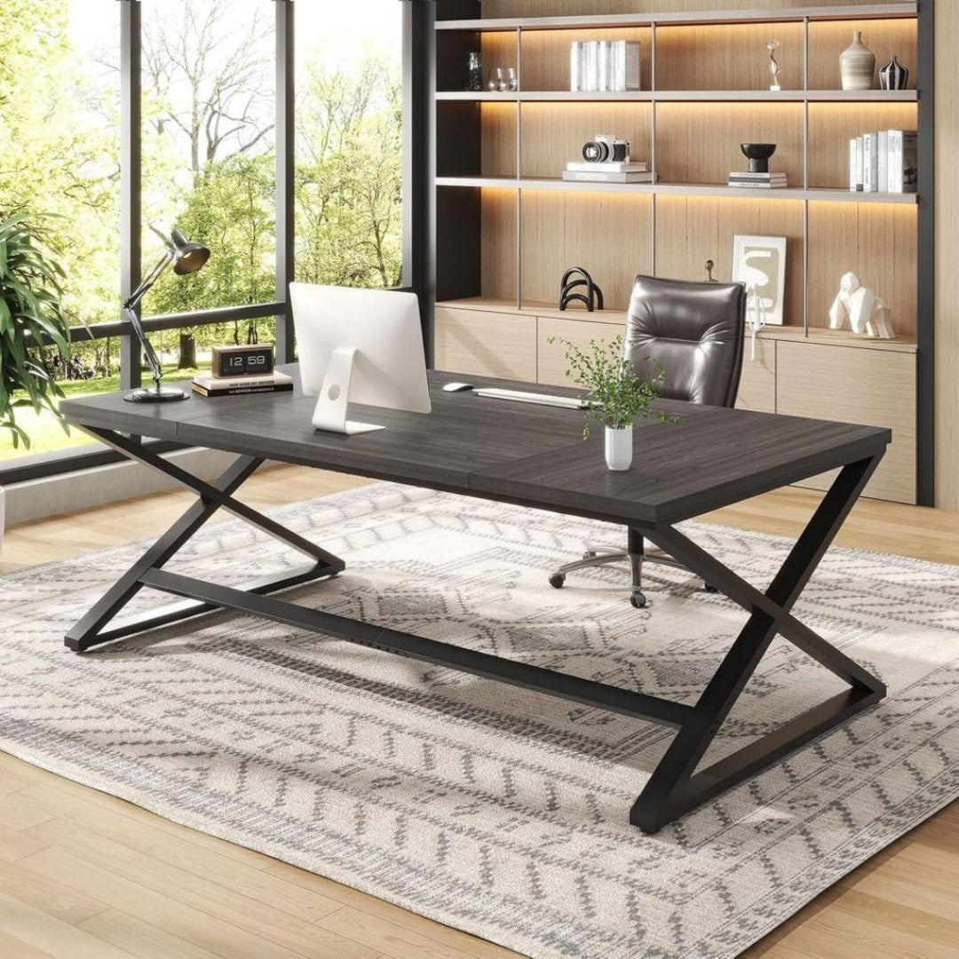 Langlebiges Schreibtisch aus Holz fuer das Arbeitszimmer